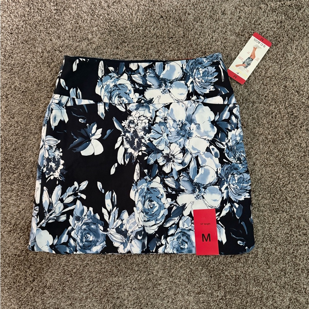 Chic Floral Pencil Skirt in Black and Blue